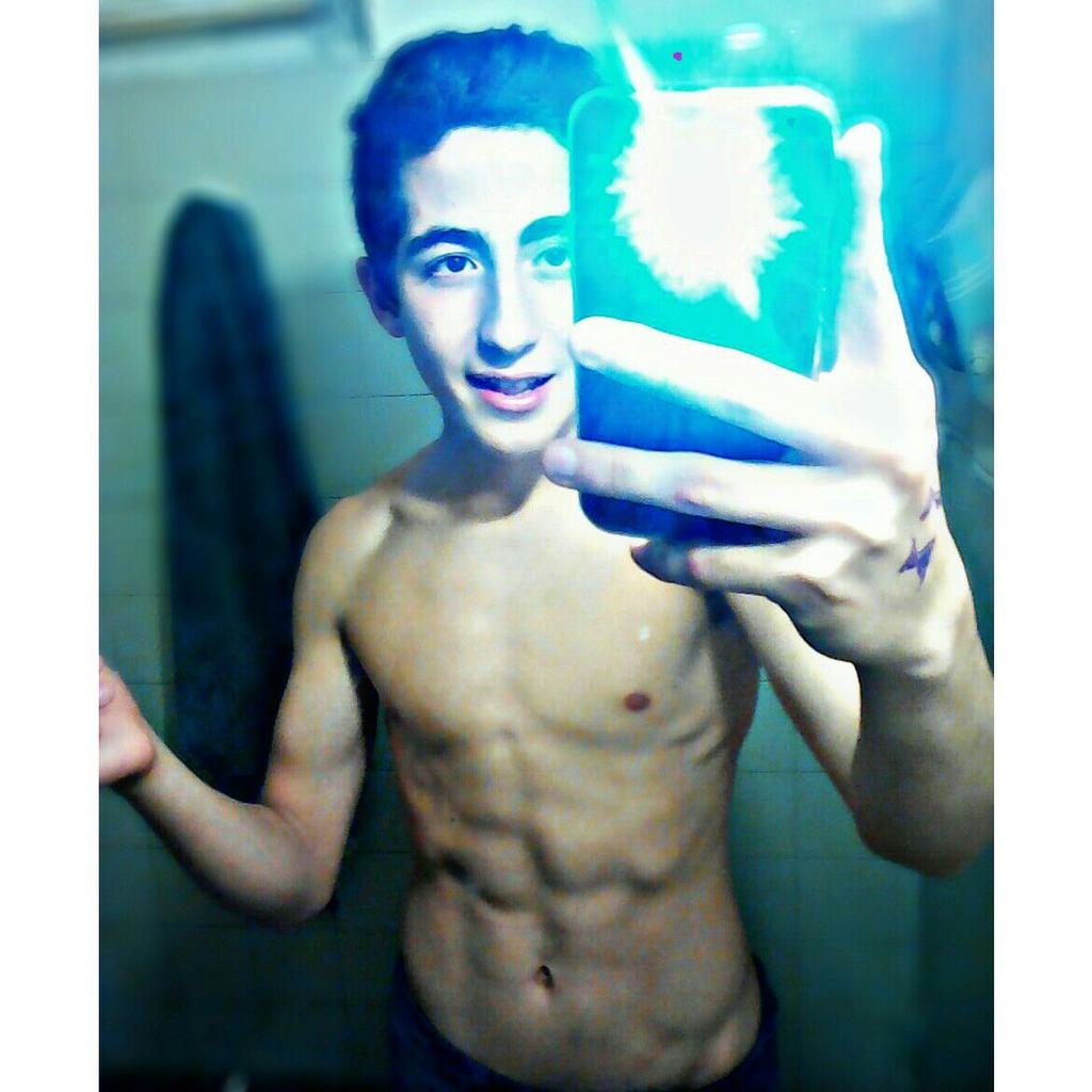 santi_m9nserrat's tweet image. me aburro lala

que onda com Nahuel Crego