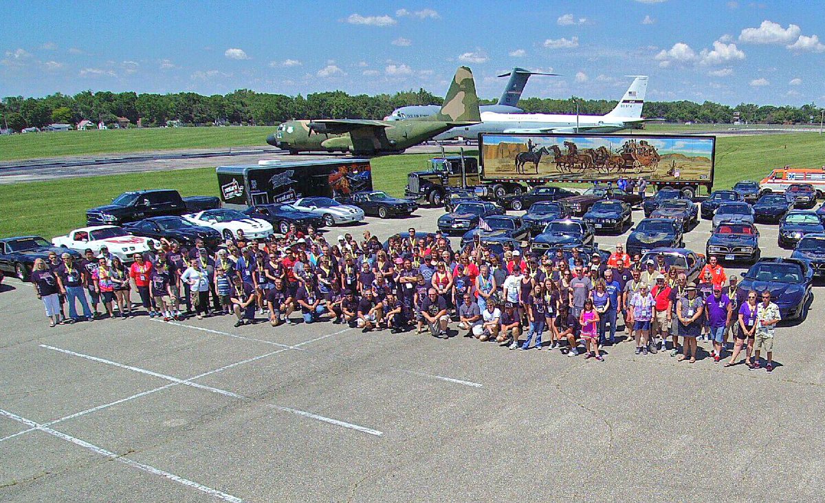 TheBanditRun's tweet image. Group photo @WrightPattAFB on the #BR16 #transam @RESTOREaMUSCLEC #MemorialDay2016