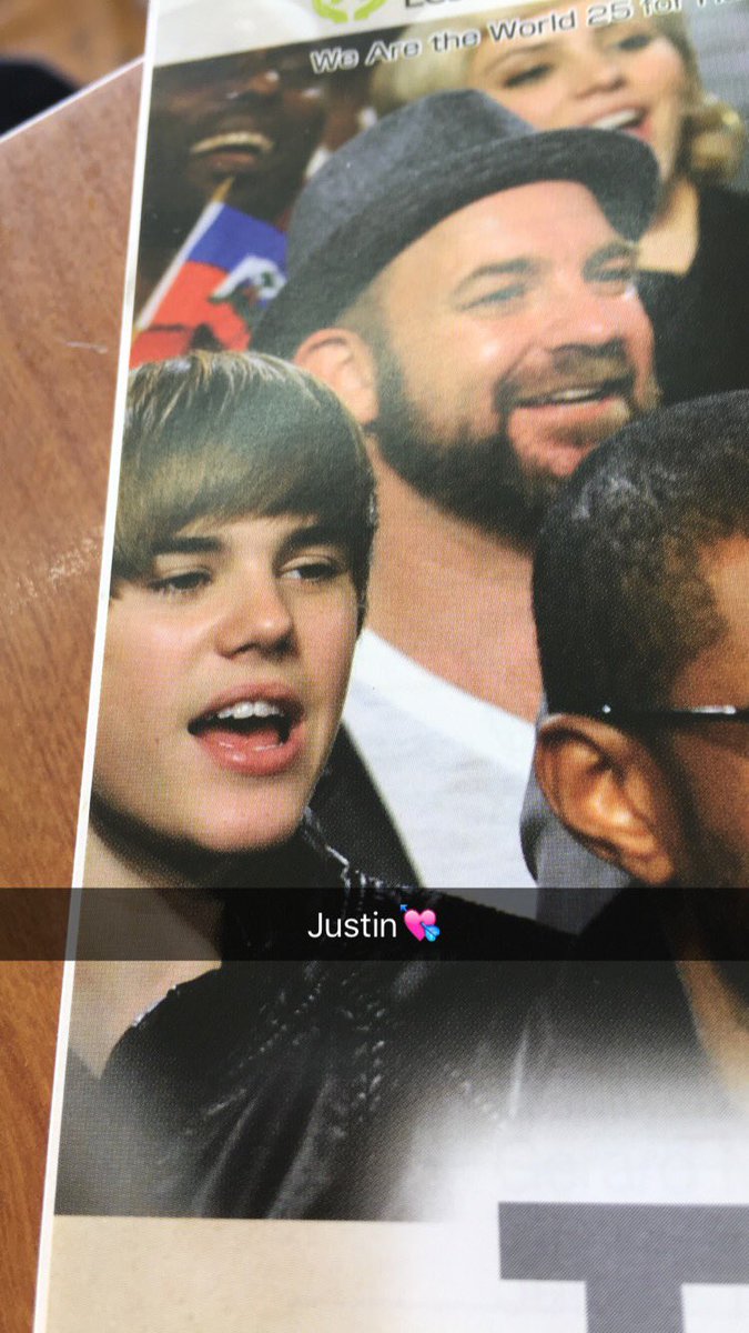 American_1109's tweet photo. 教科書にJustinが😍😍😍
ペラペラめくってたら最後のページにいた😭 https://t.co/NhoFj2iJLr