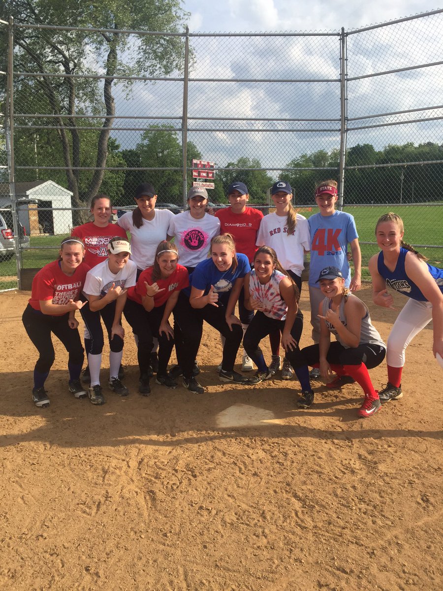 SC_SOFTBALL16's tweet photo. SCGSB sportin' our red white and blue in honor of those who gave their lives for our freedom #thankyouvets ❤️⚪️💙 https://t.co/2R6zNoIk2N