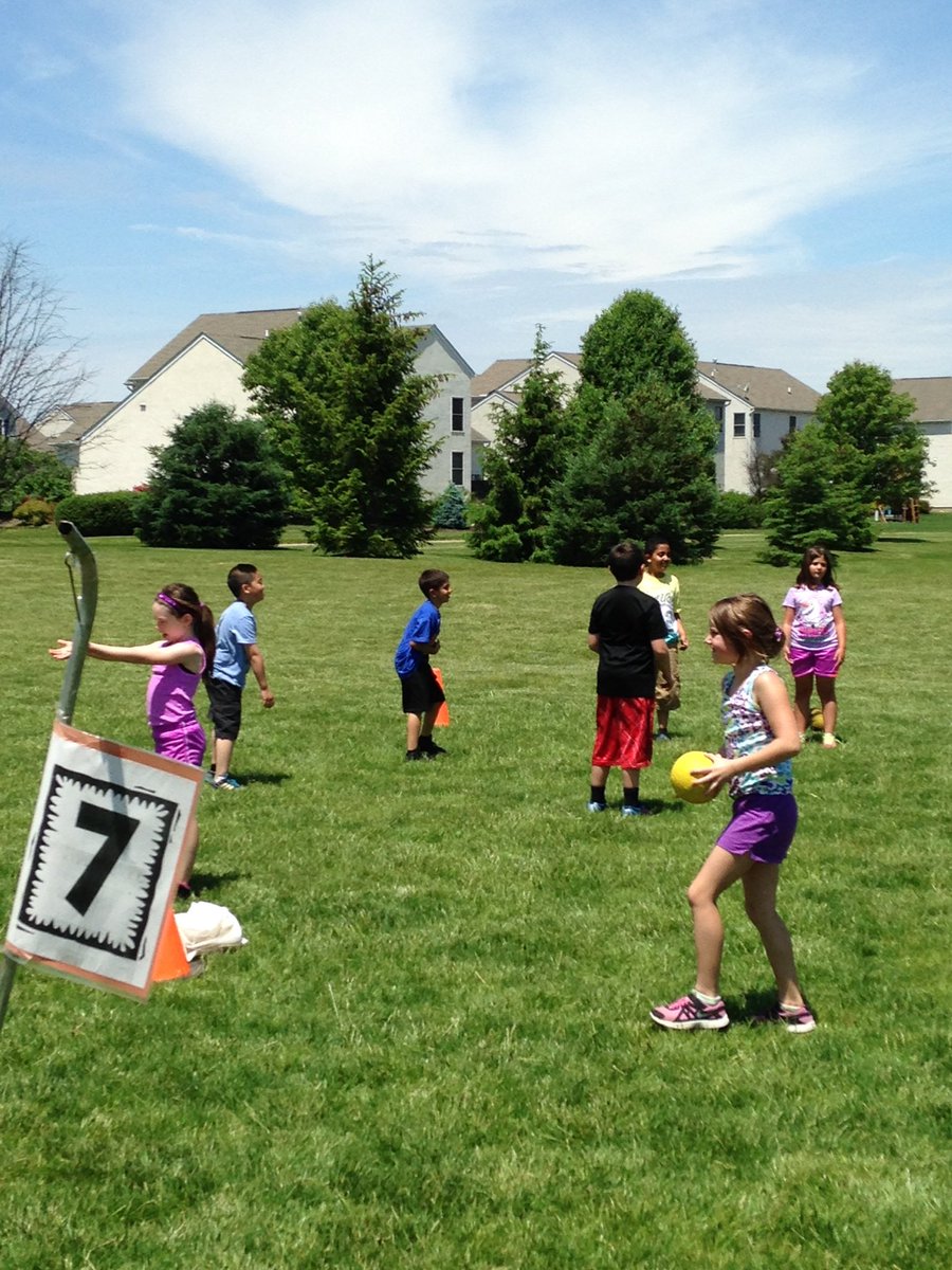 mbugg2's tweet photo. What a fantastic Field Day we had on Friday!  Thanks Ms. Schmidt and all the parent volunteers! https://t.co/YwgmKnpRYy