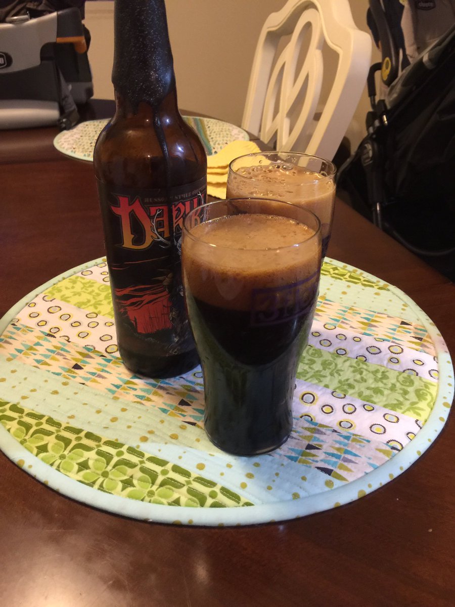 deusieeee's tweet photo. First of the '16 opened tonight. @petrochile #DarkLord @3floyds https://t.co/zLz7rCBCxk