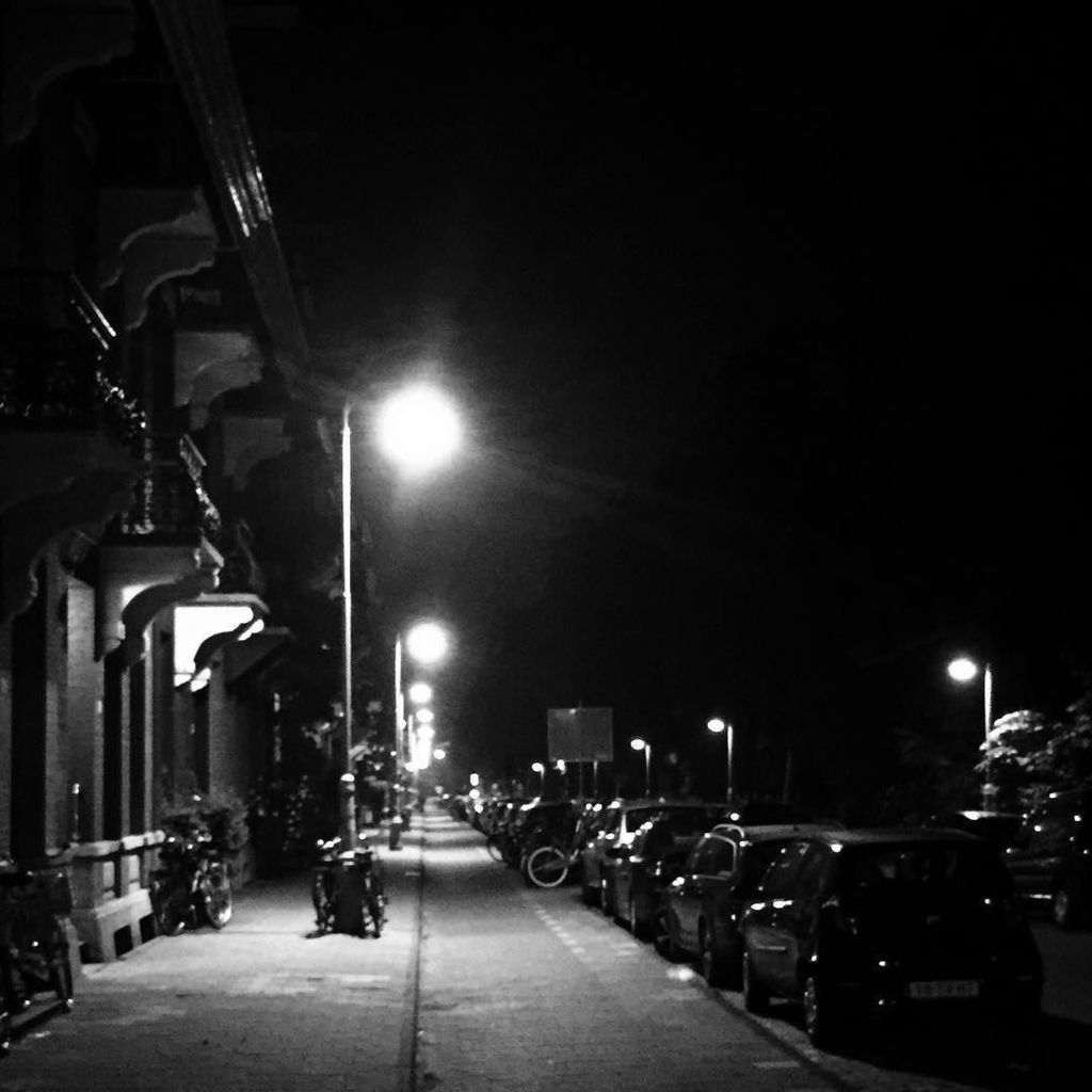 #lightinthedark #amsterdam #amsterdamlife #photography #blackandwhite ift.tt/1OYUCV7