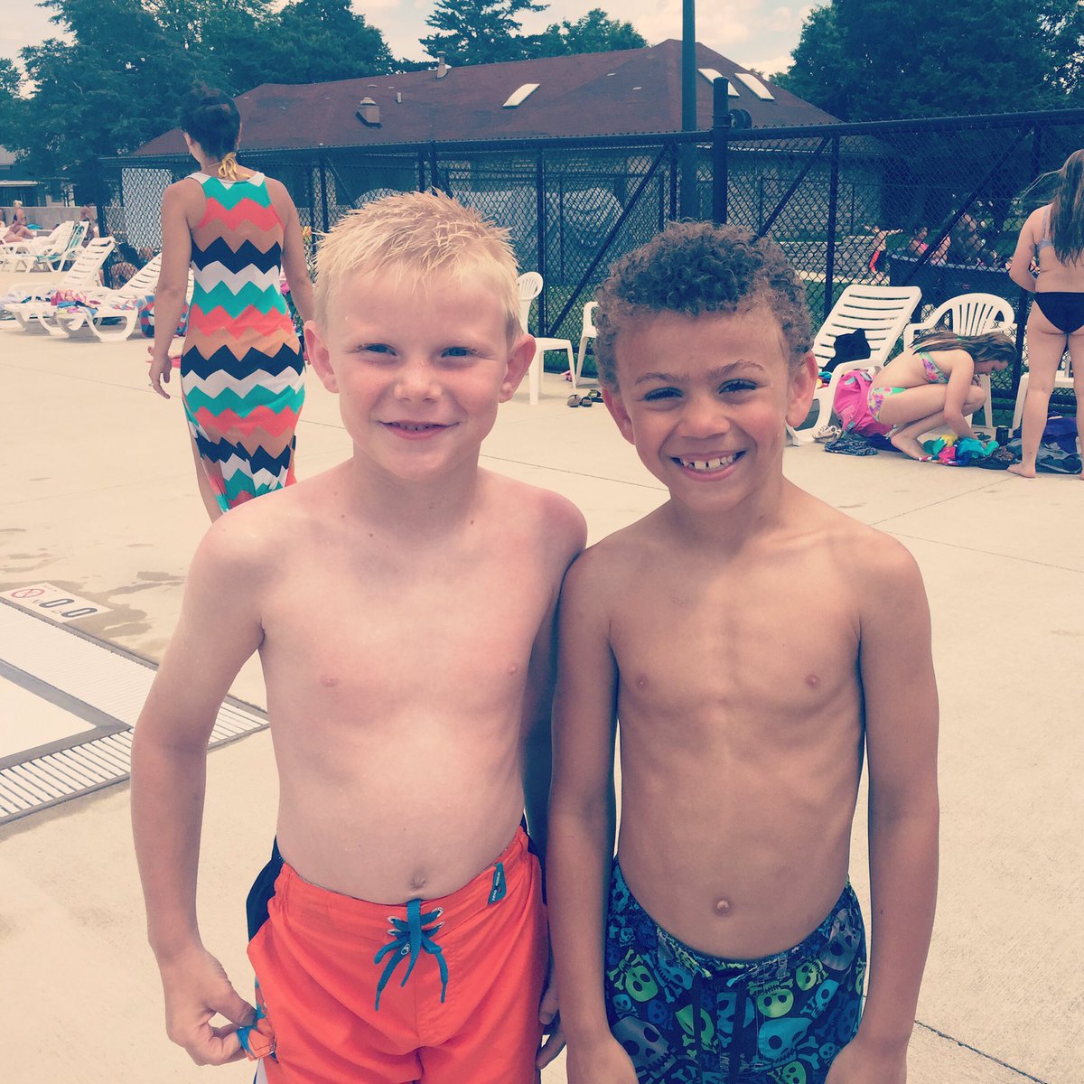 lbutler03's tweet photo. #tuheypool #buddies https://t.co/wloSP6JuC0