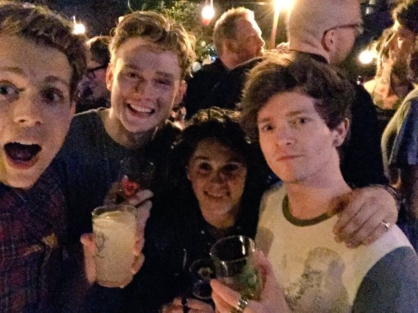 melinac0nstanza's tweet photo. #VolcanoAtSummertimeBall
El pelo y la sonrisa de Tris entran en mil maneras de morir https://t.co/DL1Da3qzGZ