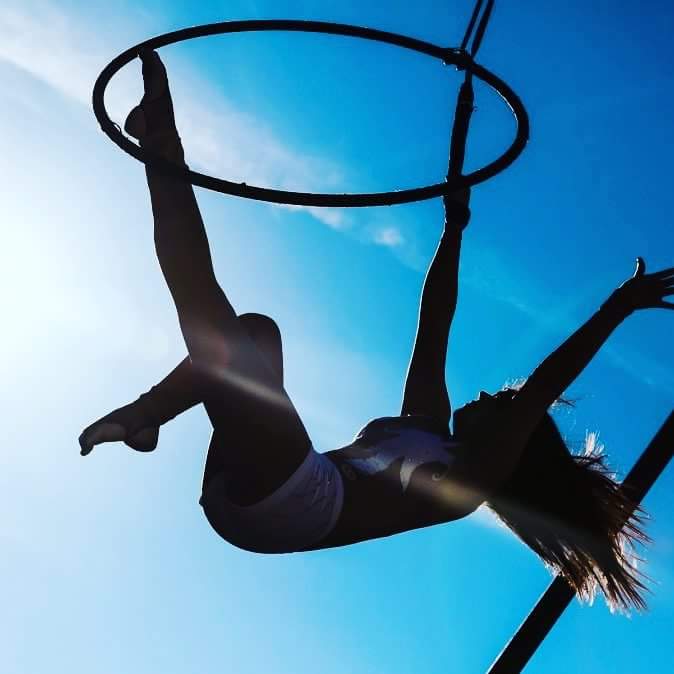 StromboliCirco's tweet photo. #strombolievents#aerialring https://t.co/YiHnEkpQDY