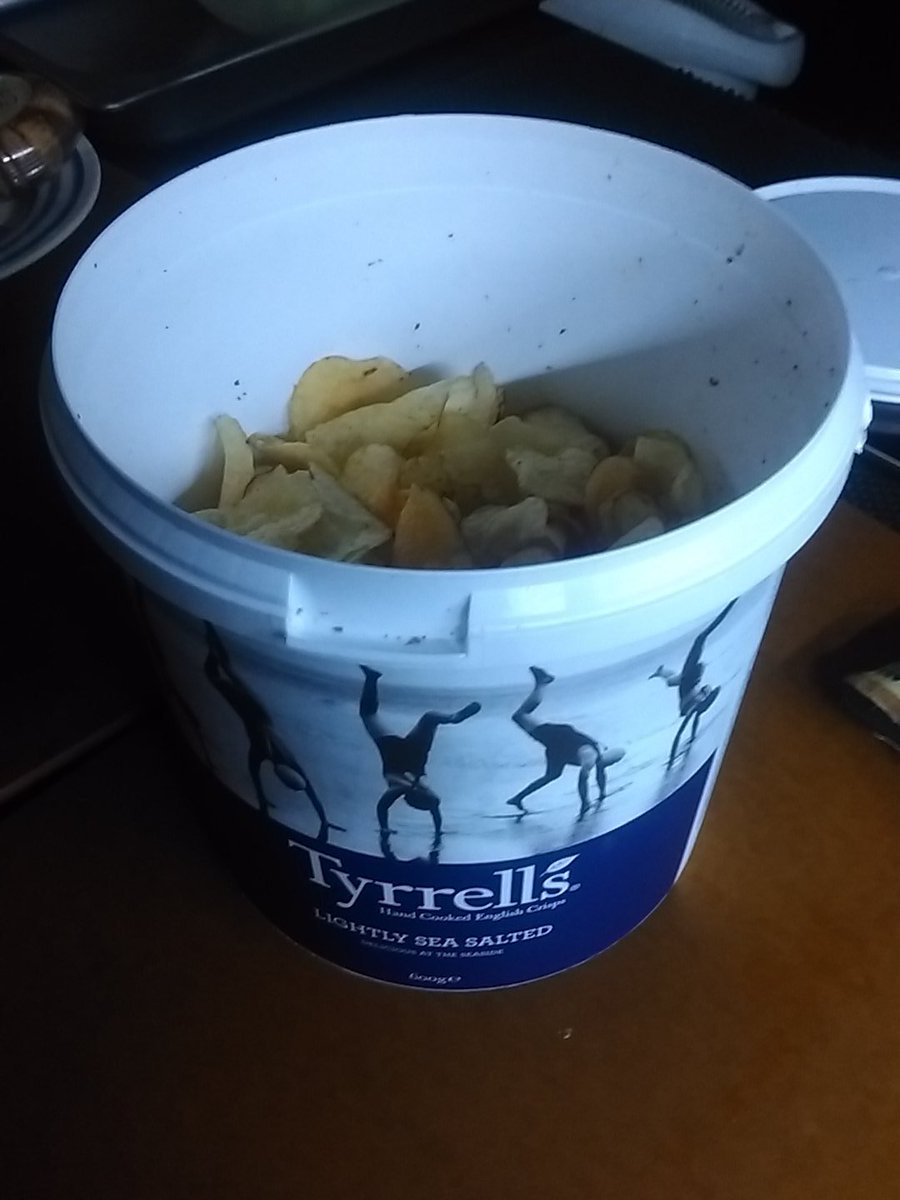 Geofflap6's tweet image. When your worried about smashing a grab bag of crisps. #bucketofcrisps #selfcontrolissues