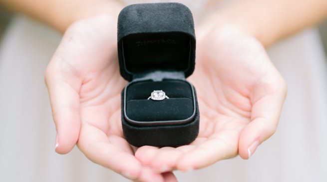 stylemepretty's tweet photo. 25 things you should (and shouldn't!) do once you're #newlyengaged: https://t.co/nuUOnRiXAA @SuzanneLiPhoto https://t.co/QSS3L28gxT