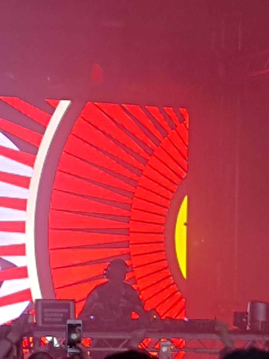 CazReid94's tweet photo. Fatboy slim! 👊😜
Riverside Festival 2016 https://t.co/FWJKXA4ABj