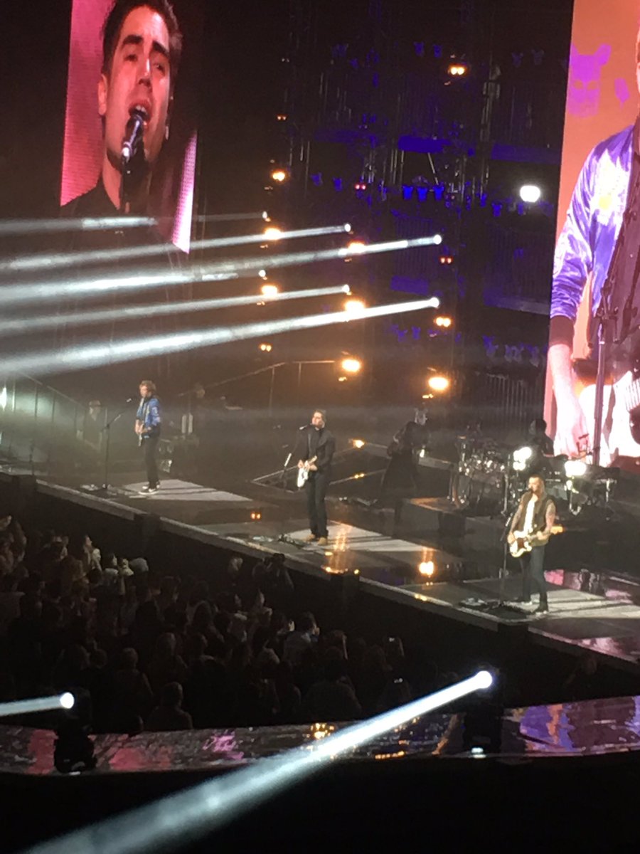 Meggaannn_xox's tweet photo. #PIGSCANFLY #bustedbelfast @Busted  @JamesBourne @charliesimo @mattjwillis Such a good night! 🙌🏼😄🐽 https://t.co/raKyQZ1iAu