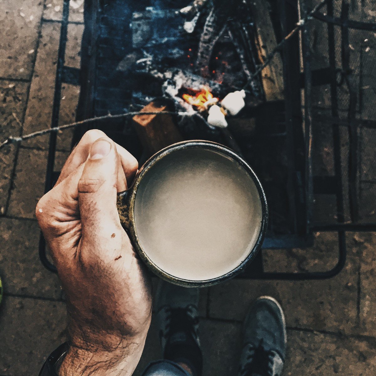 ZackDyer's tweet photo. Irish Coffee + S'mores. #cabinviews πΊπΈ https://t.co/d73fkl8SZI