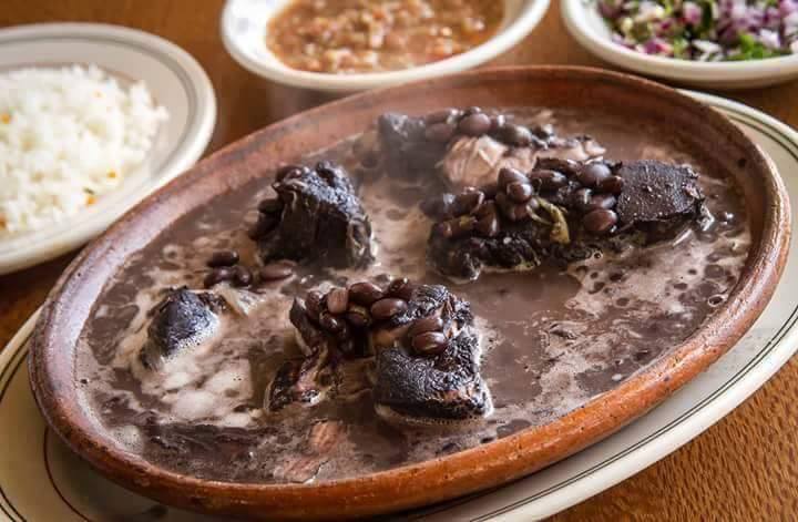 CDelSureste's tweet photo. Las costumbres son para preservarse, los lunes son de comer Frijol con puerco en Círculo del #CocinaYucateca #CDMX https://t.co/EvDIt6nd2W