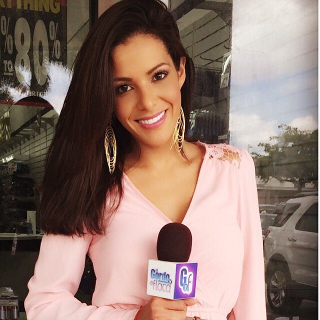 Catrac18's tweet photo. Mi reina @nathalia_casco te extrañamos verte en la TV nos haces falta verte en algún programa @rauldemolina saludos https://t.co/IkxWN0nUGu