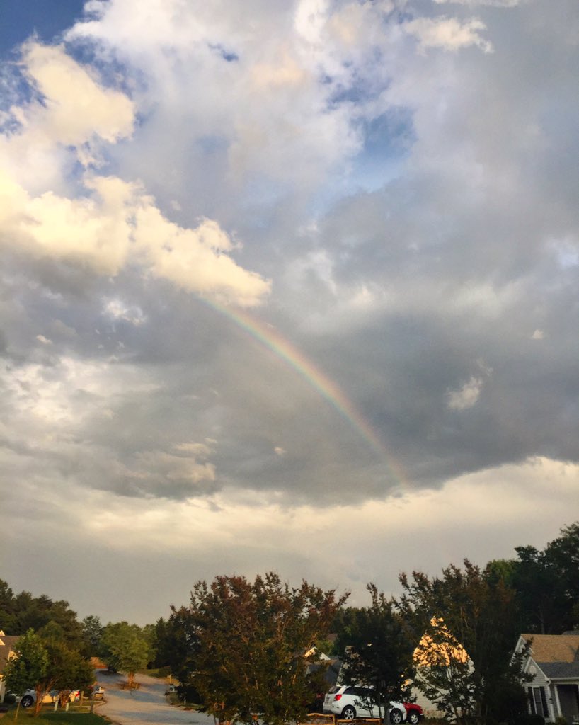 Lisa_Padgett's tweet photo. ...and rainbows chase me! #drivewayview #yesigasped #HisPromise #rainbow https://t.co/vdj7CIdia9