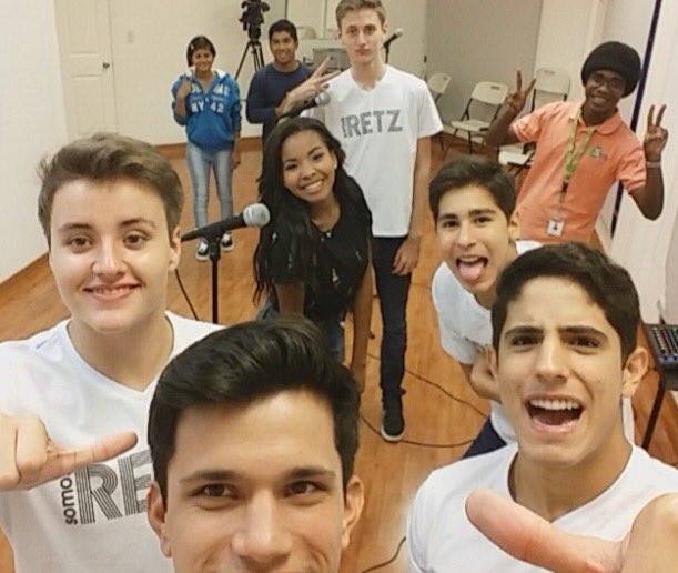 SomosRetz's tweet photo. #Working #Rehearsal 😜😜🎶🎶🎥🎥 https://t.co/LtD3WYRiDs