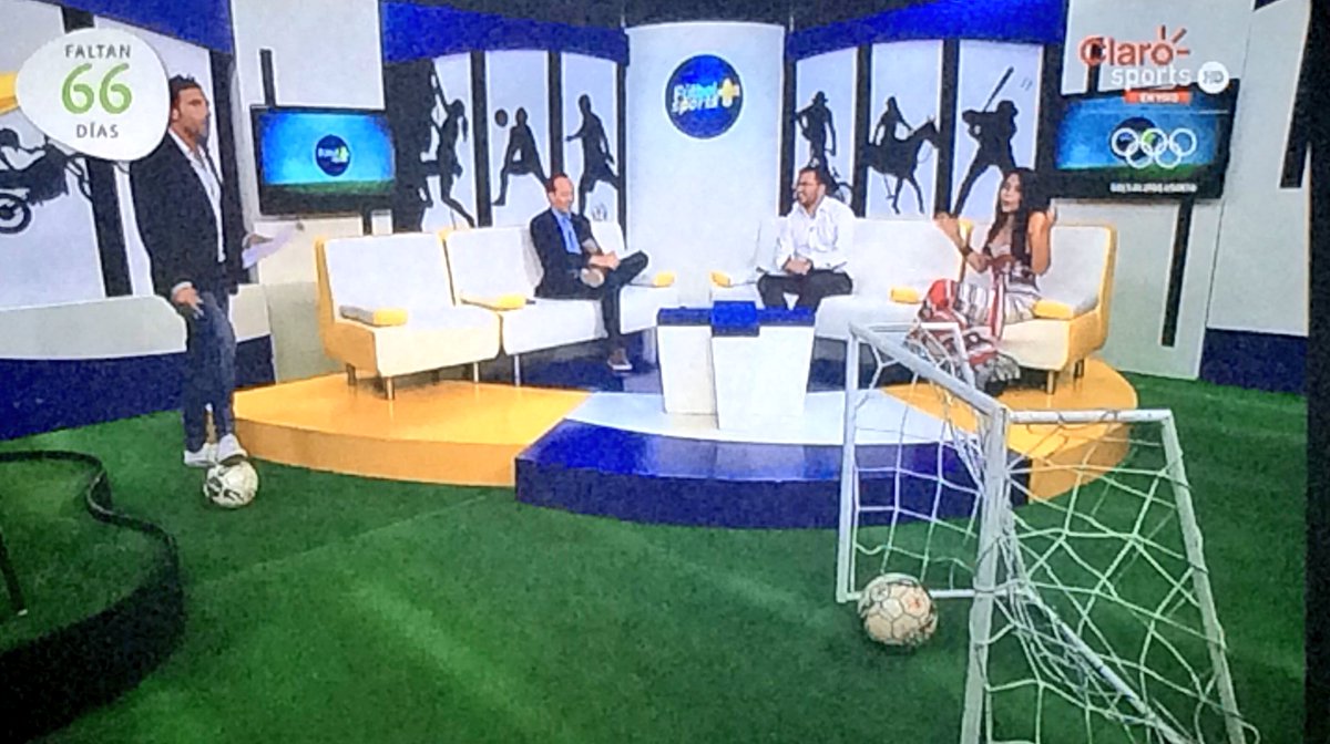 ClaroSportsCo's tweet photo. Estamos en #FútbolMásSports con @EliYutronic @joaquimbrasil8 @Pabloescola y @dhgaitan Bienvenidos!! https://t.co/eIaqPC4028