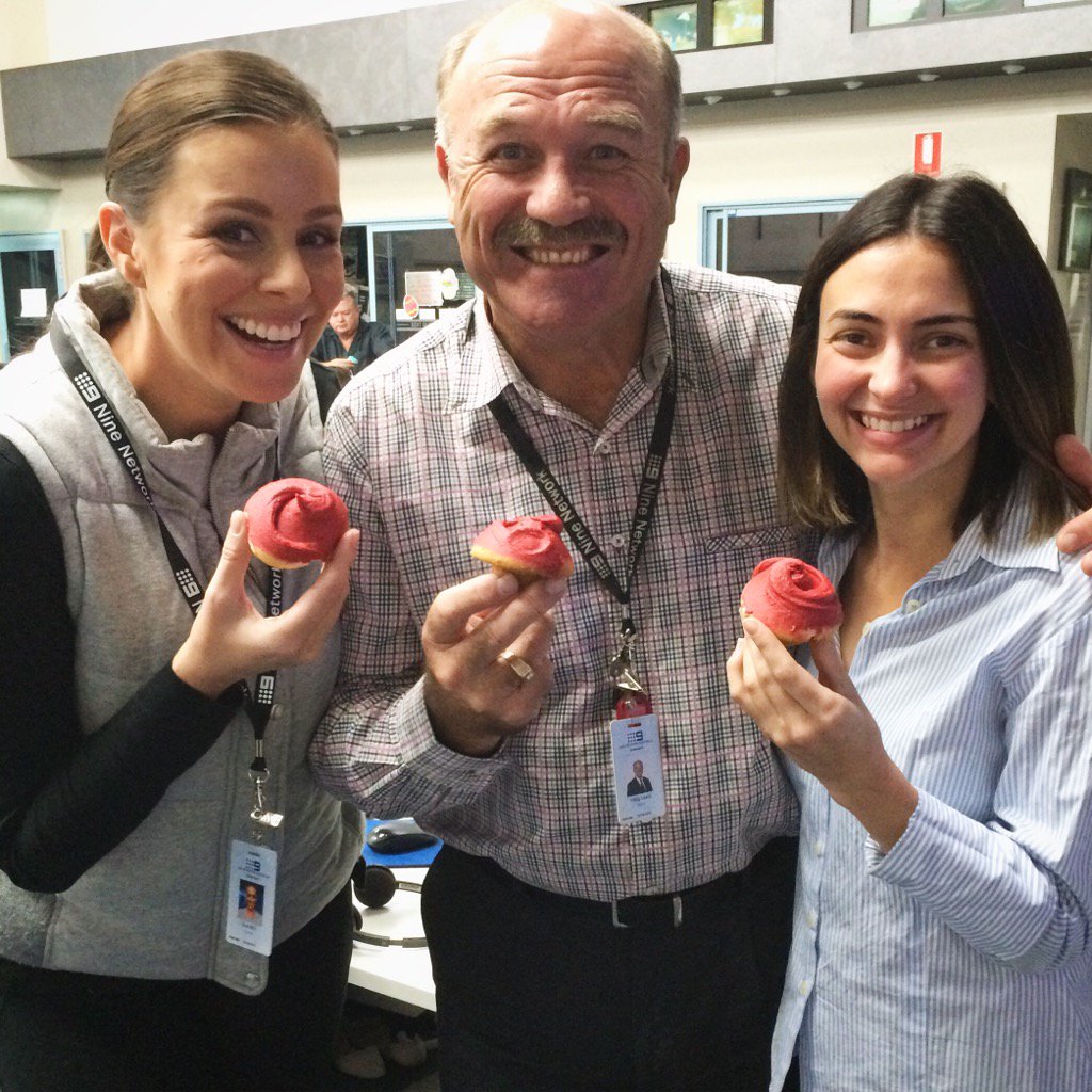EvaMilic9's tweet photo. True colours on show in the newsroom this morning! #Queenslander #Origin thanks for the cupcakes #shingleinn https://t.co/xXJvBhAMlv