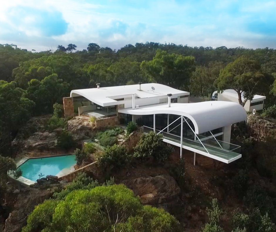 COLORBONDsteel's tweet photo. Featured in COLORBOND® steel's #ColoursofAustraliaAd,
H. Seidler's amazing 'Berman House' https://t.co/ZstrbFwEGF https://t.co/K4JfJhJAka