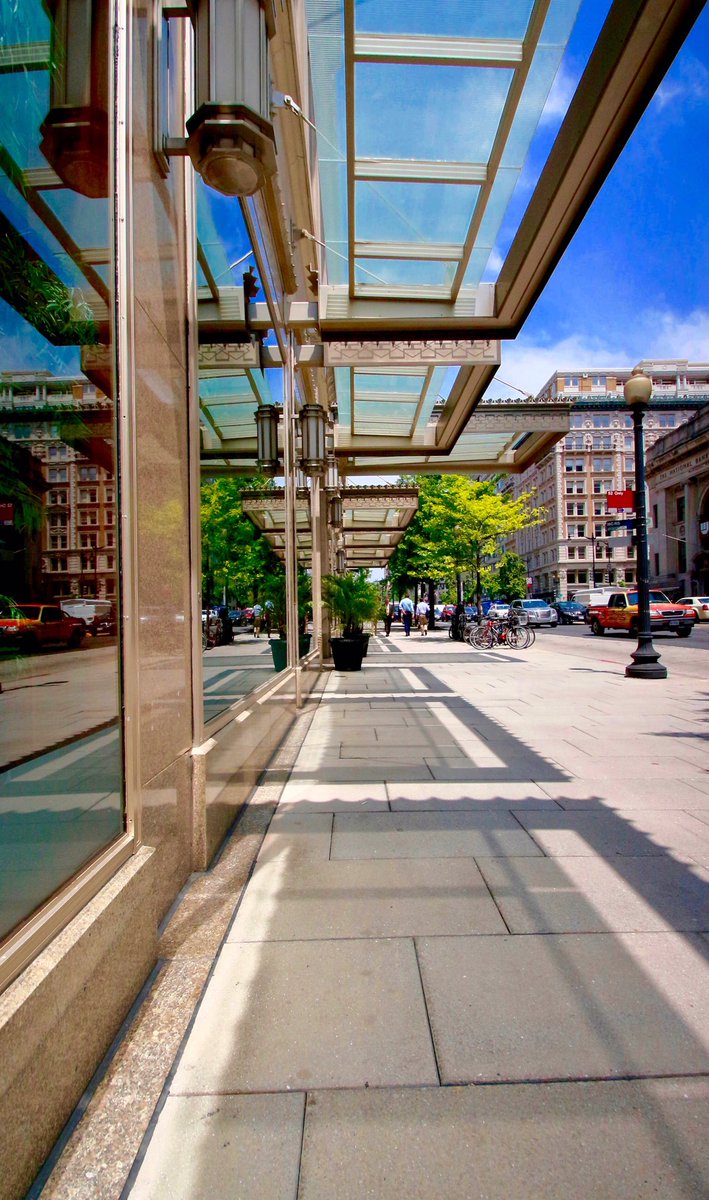 3JV_Productions's tweet photo. @MrsVickiDay @IDollyLenz #Johnleephotography #WashingtonDC #14thNW #WideAngle #Reflectioning #StreetShot #CanonT5i https://t.co/r9MGCWzbDe