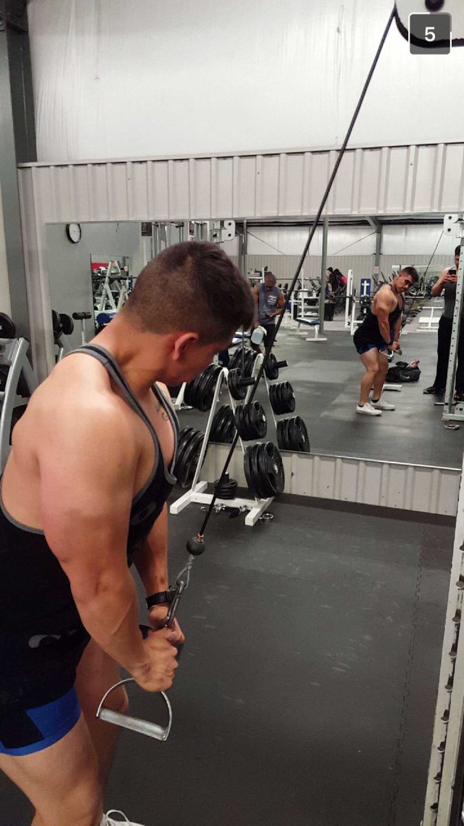 EzraEJ's tweet image. Only tweeting this pic because on this day I saw 200 lbs. on the scale for the first time in my life. #PayingOff