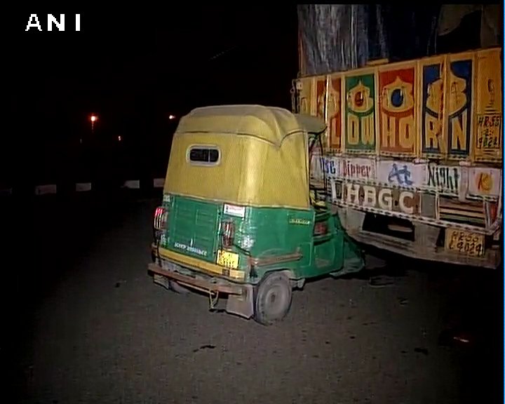 Auto-rickshaw crashes into a truck in Wazirabad area of Delhi, three ...