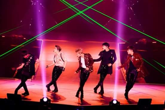 dbdbdsgracee's tweet photo. Yes it's them they are my inspiration. Keep on shining and let's be always together!  ❤❤ https://t.co/xxJdpzhJny