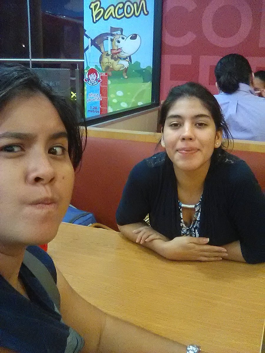 kamizvlog's tweet photo. Empezando la semana con mi amorcito y #wendis te amo! @Tara_verde_ https://t.co/sOK7bF9myY