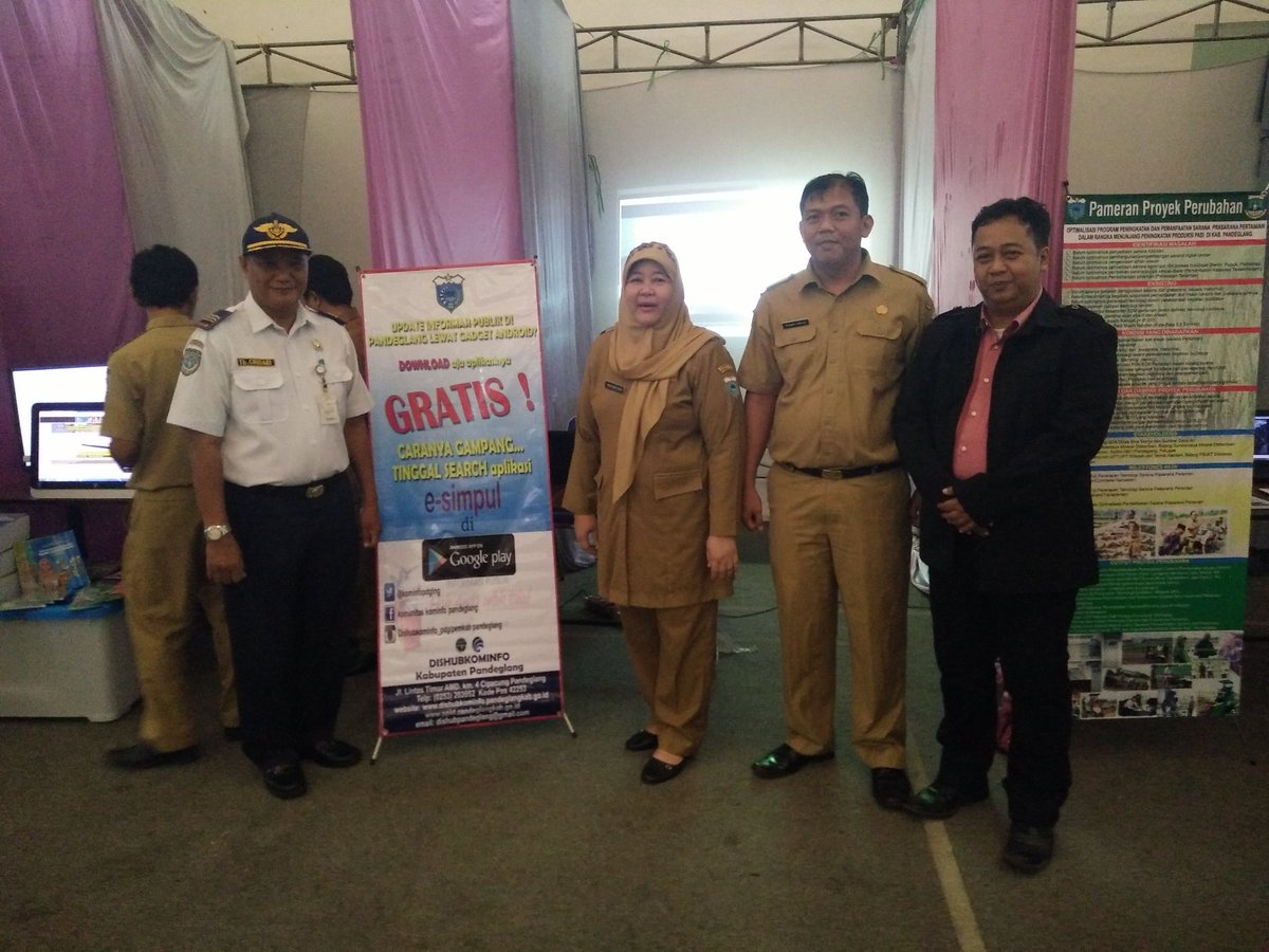 kepala <a href="/BkdPandeglang/">BKD PANDEGLANG</a>  meninjau stand esimpul d lomba inovasi bnten <a href="/HarizQu/">HarizQu</a>