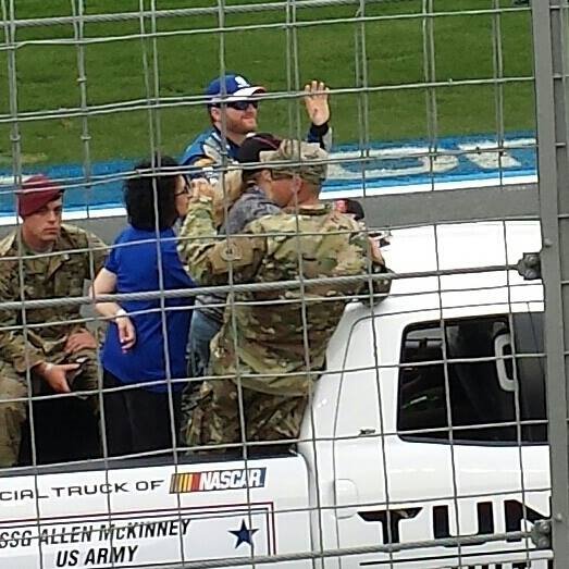 lisa88fan's tweet photo. #DaleJr #DriverIntro
Charlotte Motor Speedway
May 29, 2016 #CocaCola600 https://t.co/m8MySWivjj