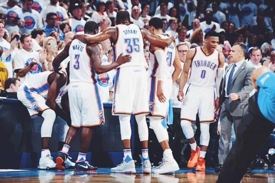 OKCThunderZone's tweet photo. Uno se va a la cama, con la lagrimilla que quiere salir. Me encanta este jodido equipo. 
Orgulloso de ellos💙⚡ https://t.co/i3qjjkcGyi