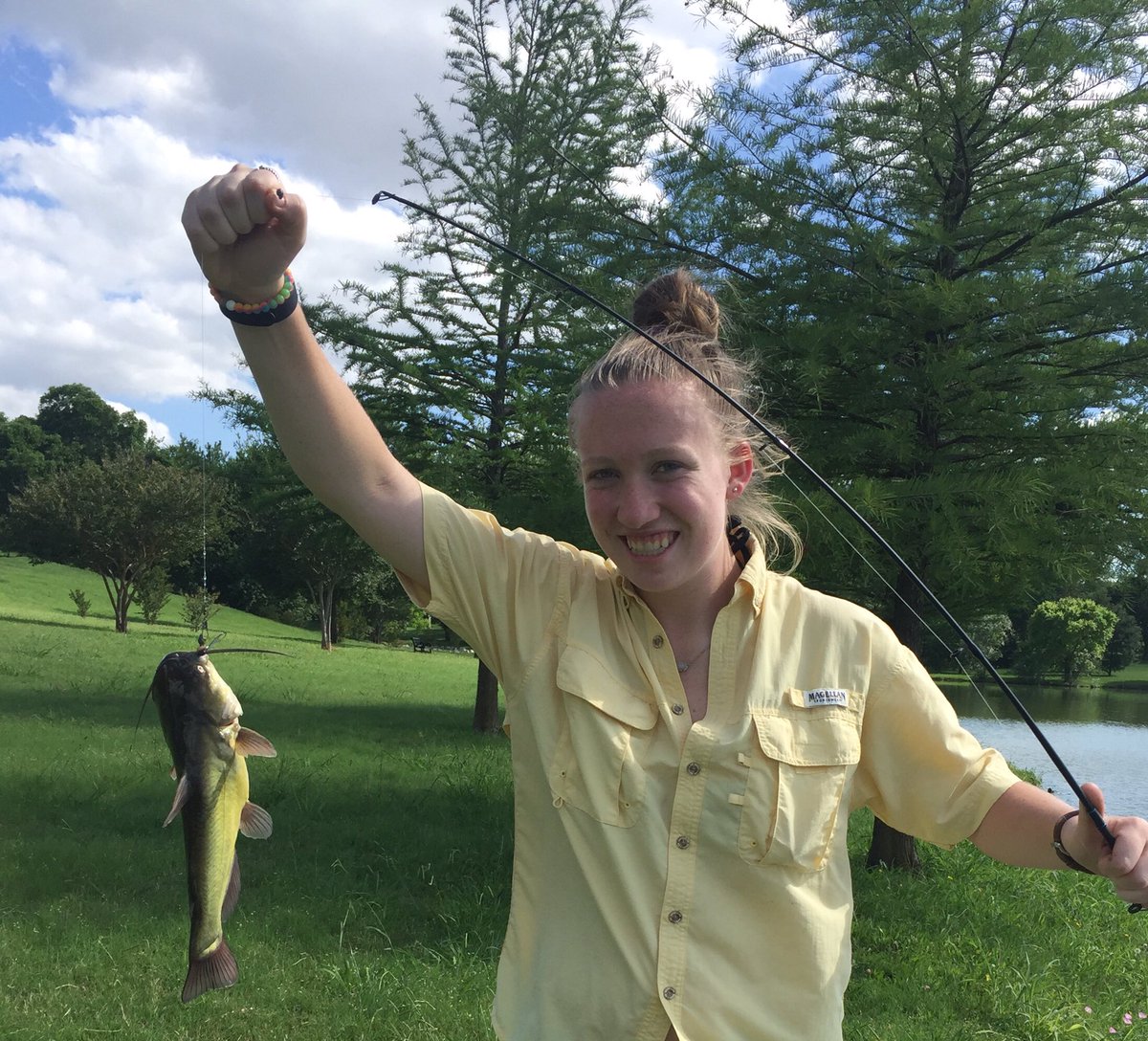 BStout5's tweet photo. Big ol' cats were the catch of the day! Oh and some other stuff. #6lbs #catfish #bluegil https://t.co/Me6TQRisKJ