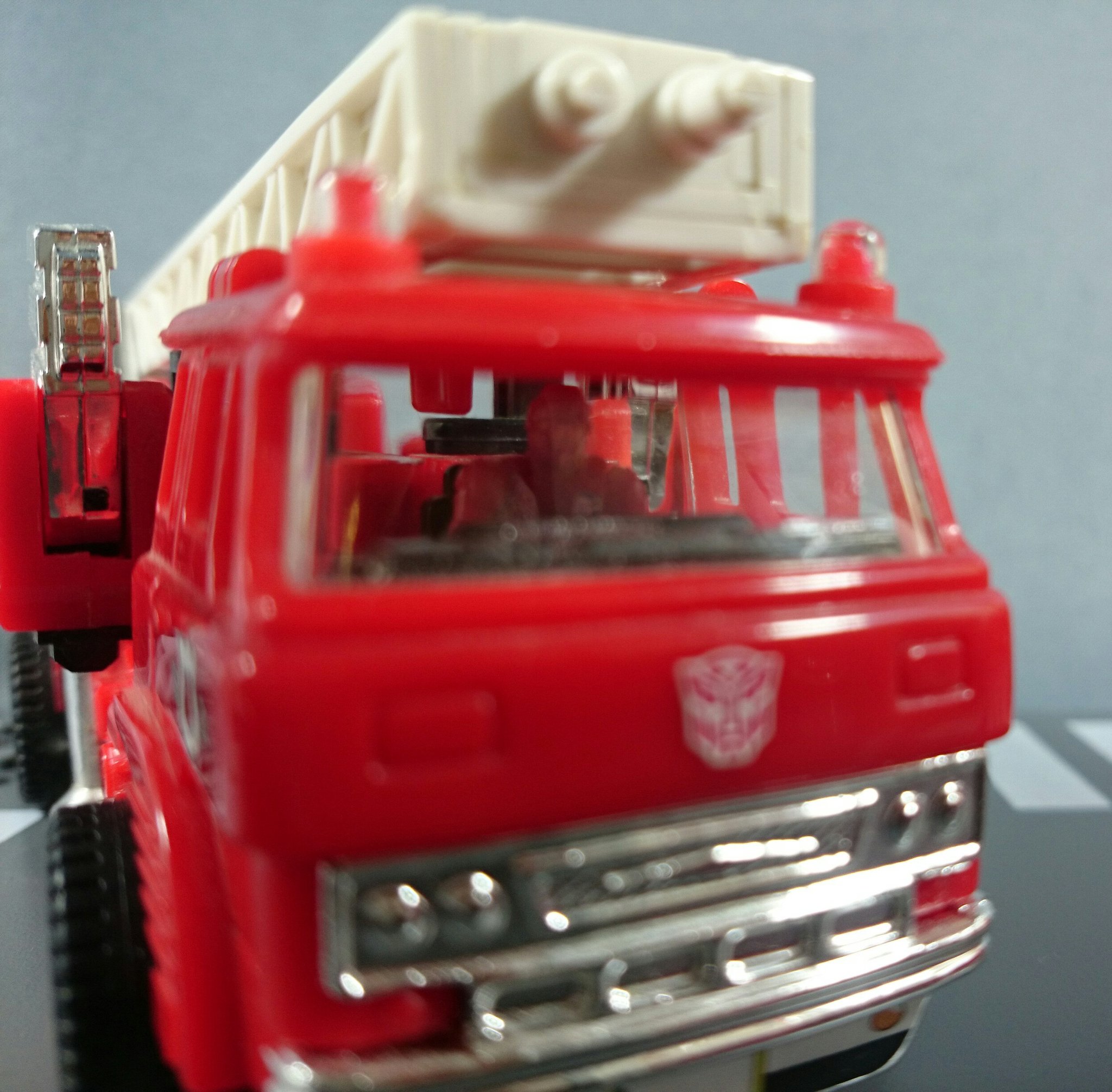 アルフェス10 ブログミニ運営中 ダイアクロン カーロボットベースの消防車とリブートダイアクロン隊員 当然ながら乗れますわな W ダイアクロン Tftoyの面白さを伝え隊