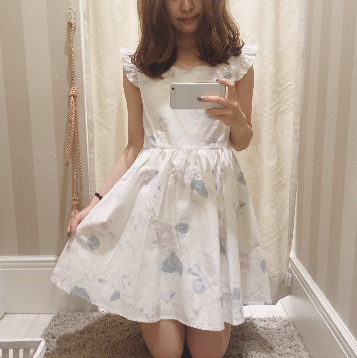 Twitter पर Evelyn Evelyn 新宿ルミネエスト 夏にぴったりのワンピースをご紹介 大人らしい花柄と袖のフリルが可愛らしくてとても人気の一枚です 今ならワンピースが2点で 13 800 Tax と大変お得にゲットできちゃいますよ