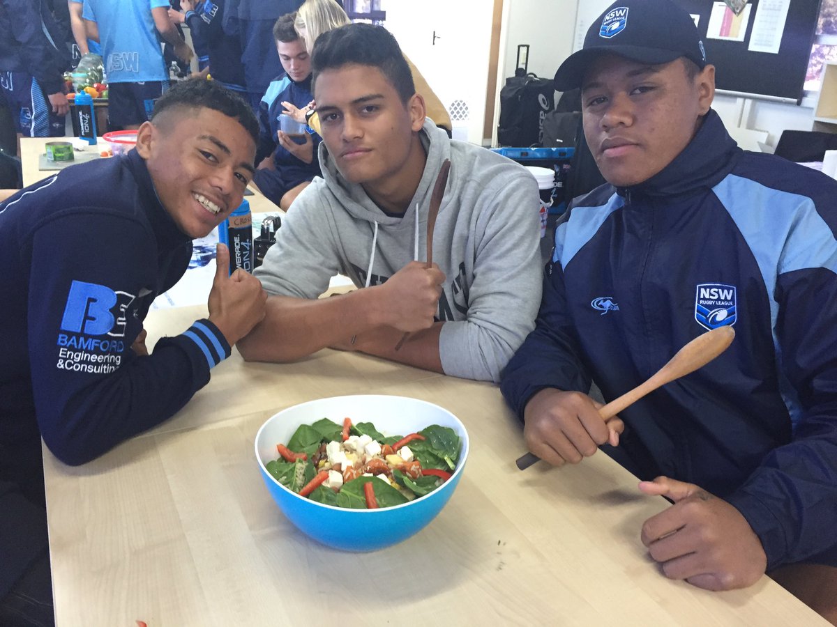 G__Nic's tweet photo. Teaching @NSWRL origin 16's how to make healthy meals. @NRLWelfed https://t.co/P0GQDMJRTz