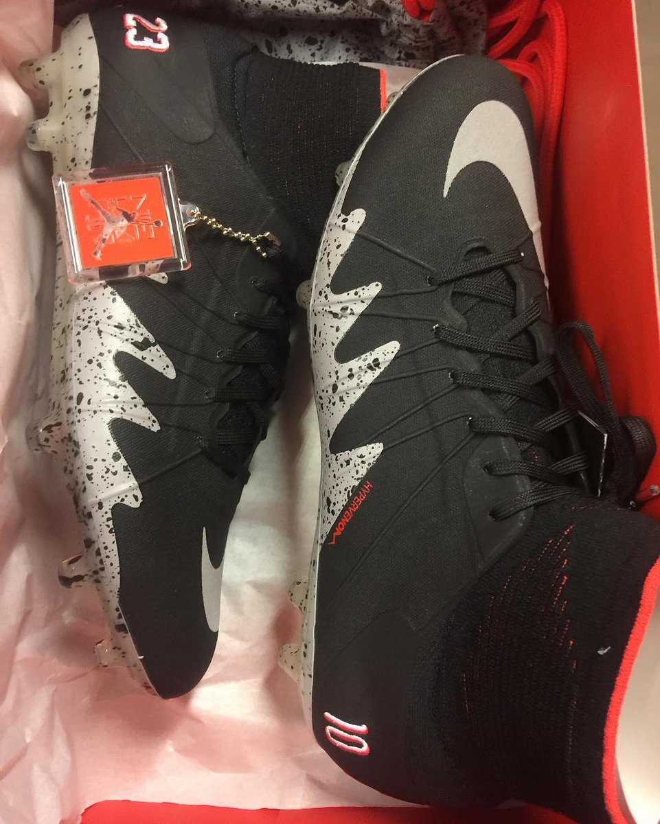 ecreativeg's tweet photo. @neymarjr can you send me a pair!🙏 https://t.co/pS38pqt0o0