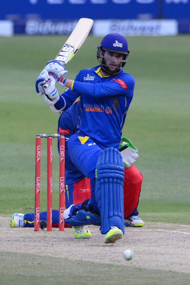 Snakes63wp's tweet photo. Congratulations on the awards and well deserved @WayneParnell https://t.co/tlFP0uqAGA