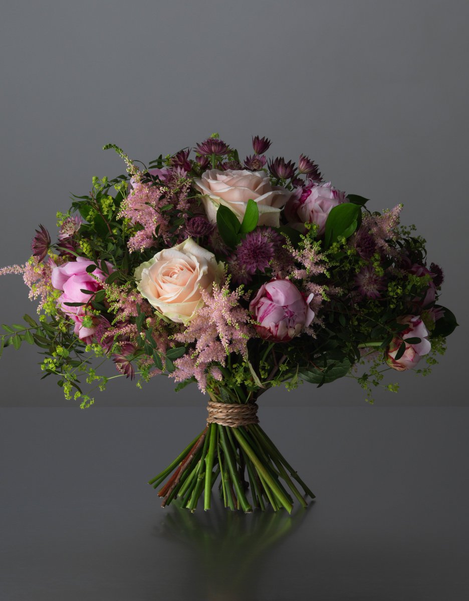 PaulaPryke's tweet photo. Get  20% off this stunning bouquet with WELCOME as  the offer Code https://t.co/77WaxeceJ5 #SummerStartsNow https://t.co/8za75pgVqM