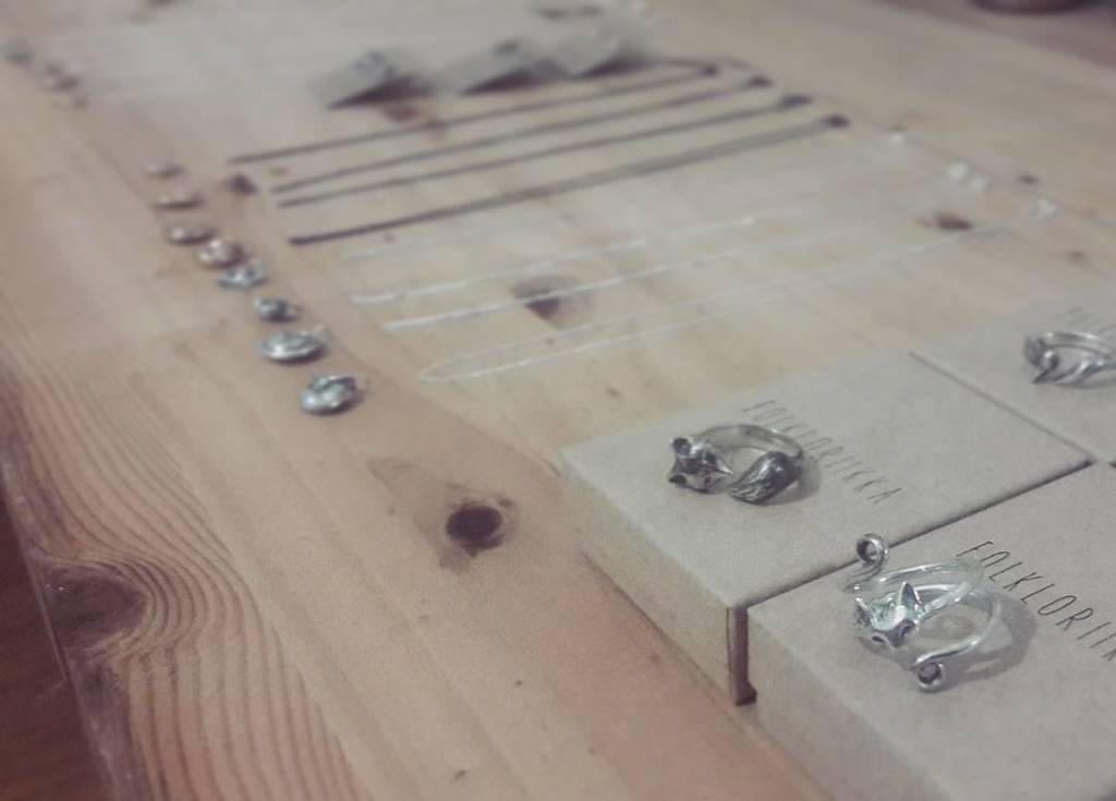 Folkloriikka's tweet photo. An evening of packing orders #familiars #foxring #catring #sterlingsilver #bronze #jewelle… https://t.co/k047yZRUNY https://t.co/nyGULScPFA