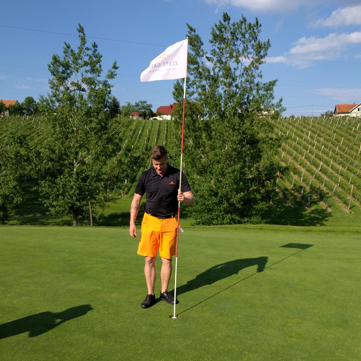 Ziga____'s tweet image. When you make your first hole in one..
The best thing is - it was a par 4!😂😨🍻
#first #holeinone #par4