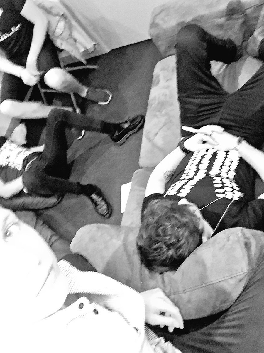 TheVampsJames's tweet photo. Morning. I am Condor's back rest 🐮 https://t.co/XTwPJEAvqi