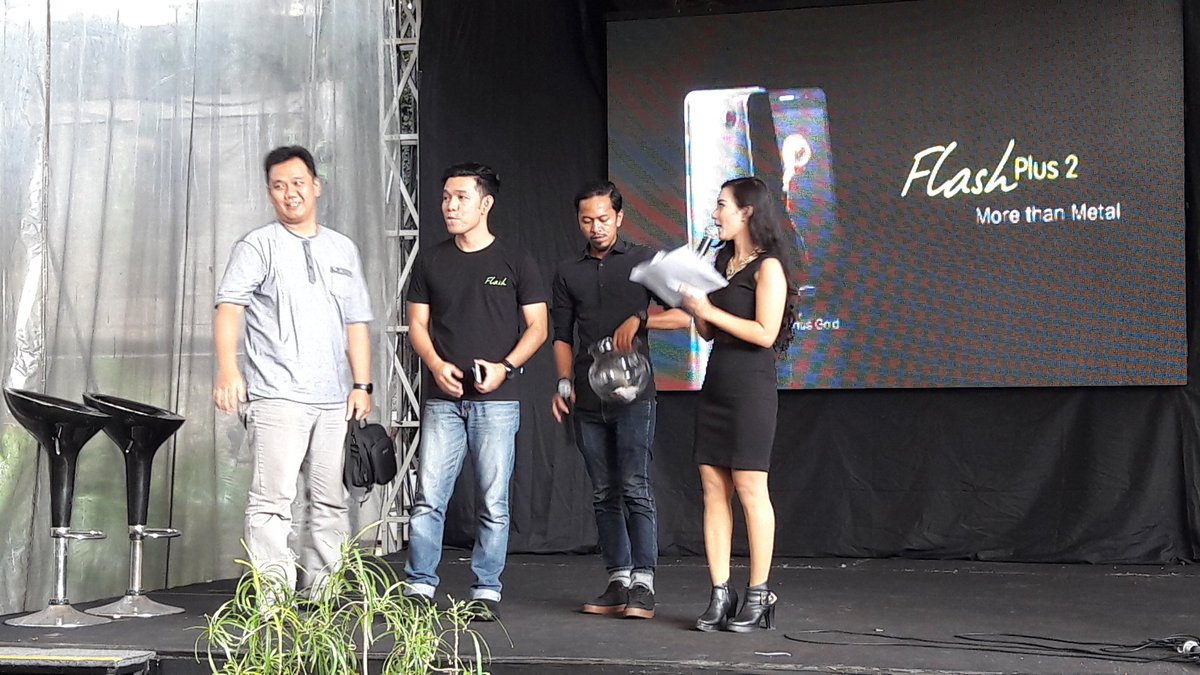 SobatHAPE's tweet image. Waahhh. Om nico @ObatGaptek hoki bangeeettt #FlashPlus2 #MoreThanMetal