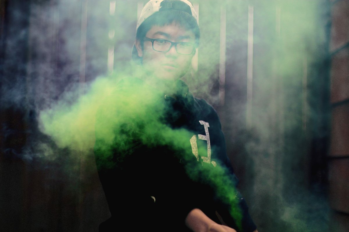 eeastergift's tweet image. 🌨 ขายควันสี (smokebomb) แพคละ 160.- (6แท่ง) 2 แพคมีโปร เอาไปถ่ายรูปฮิปๆกานนน 💕 #ripไอดอ