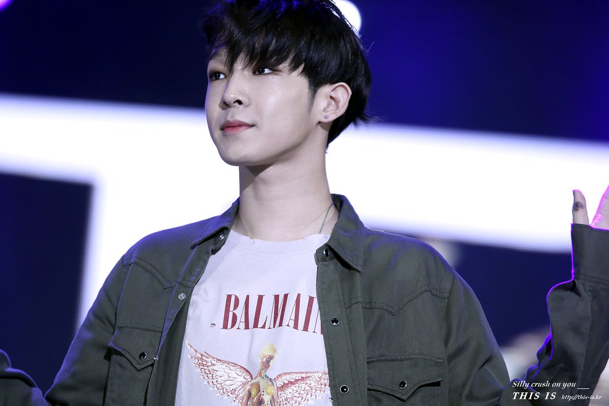 __this_is's tweet image. 160528 파크콘서트 #남태현 #namtaehyun 
he got a taste for adventure
and he knows he's pretty
he has the face of an angel