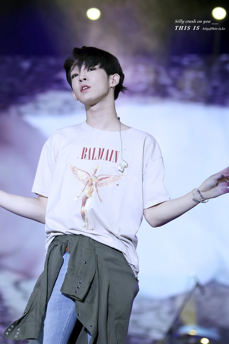 __this_is's tweet image. 160528 파크콘서트 #남태현 #namtaehyun 
he got a taste for adventure
and he knows he's pretty
he has the face of an angel