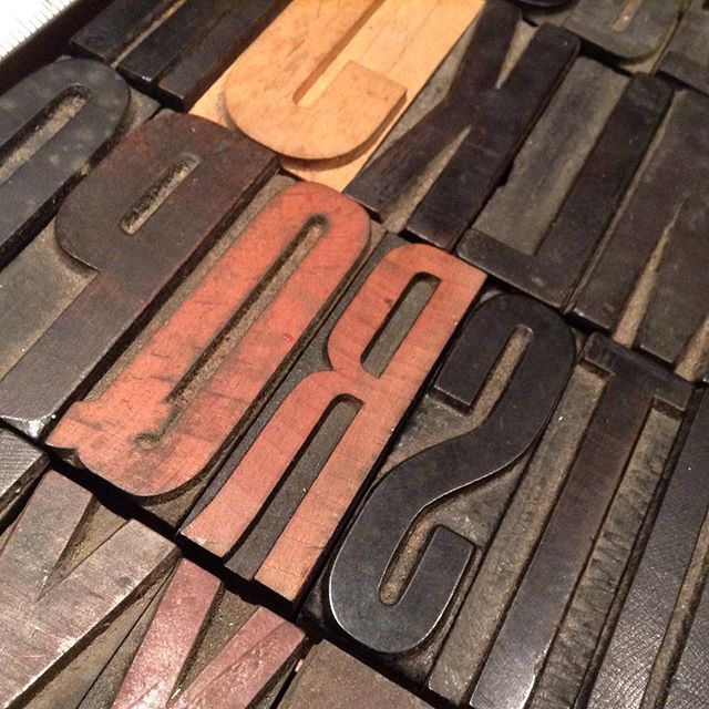 Brighton_Pulse's tweet photo. In the shop - Fantastic Wood Type 👀#woodtype #brighton #mrmagpiecollectorsemporium #printmaking #print #le #brighton https://t.co/CnTCsCHU5J