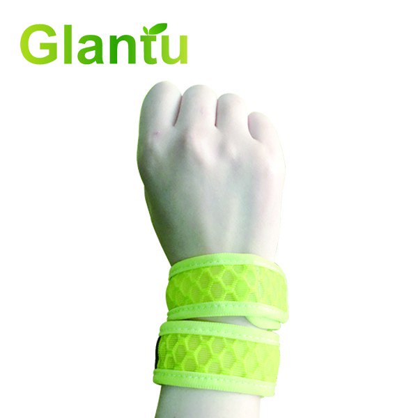 info0621's tweet photo. The most attractive summer mosquit band ventilate mosquito bracelet with citronella GL002-B https://t.co/3pshPpQ3cu