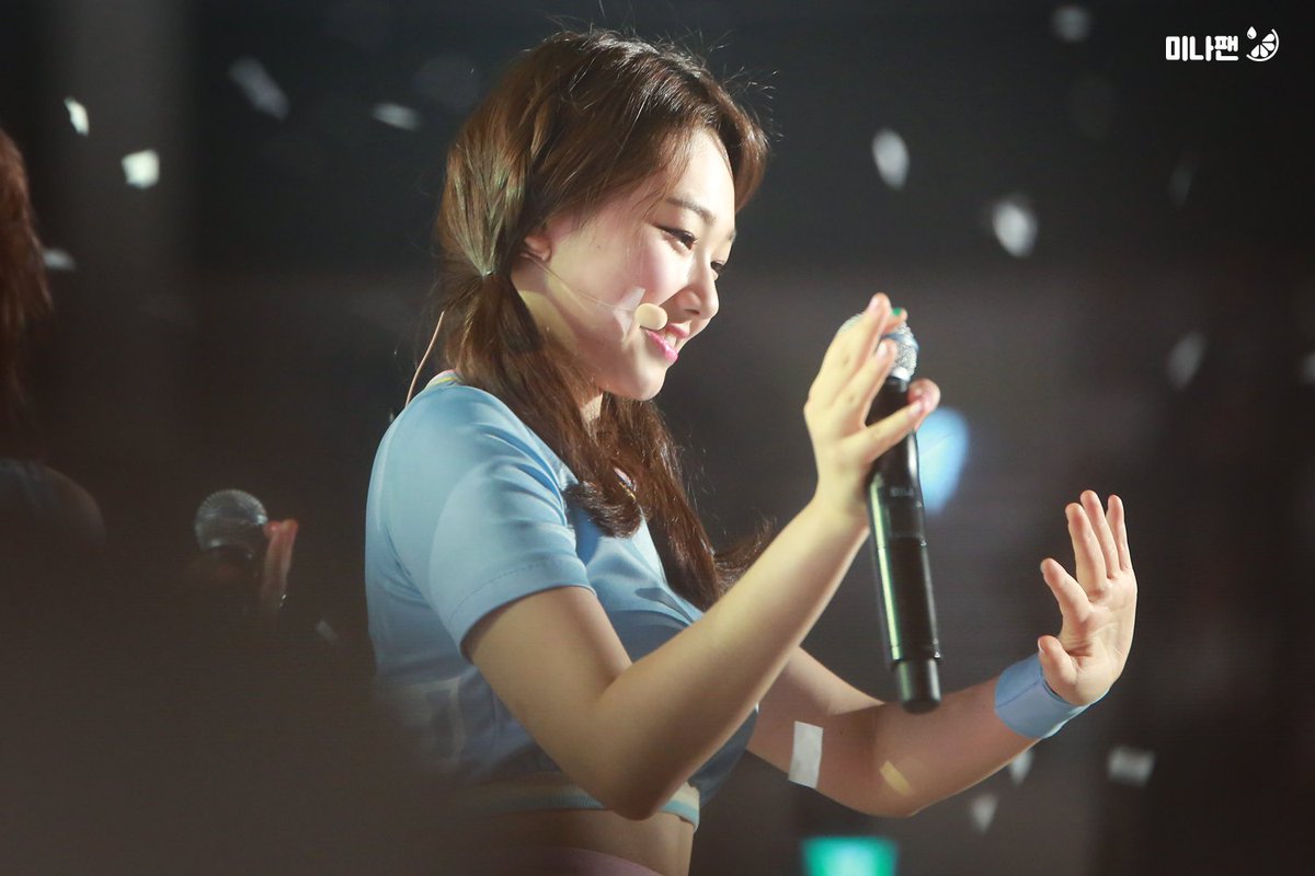 dear_mymina's tweet photo. 당신 생각을 많이 해요.
아침에도, 낮에도, 저녁에도, 밤에도
그리고 그 사이 시간과
그 바로 앞, 그 바로 뒤 시간에도

< 새벽 세시 바람이 부나요?, 다니엘 클라타우어 > https://t.co/LyatdO5YMo