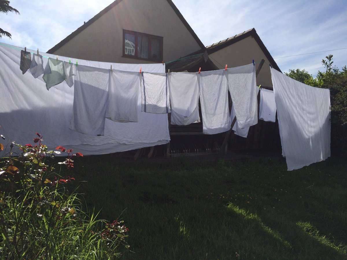 BankHouseBnB's tweet photo. Summertime - and the washing is easy. #bnbtalk (if seemingly never ending). :)) https://t.co/2Lnqxyaz0V