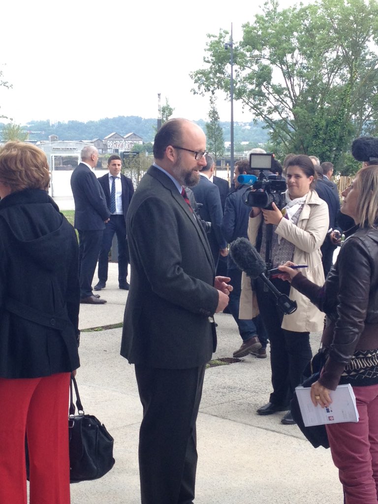 Le prince R.deLuxembourg mécène de <a href="/laciteduvin/">Cité du Vin</a> et propriétaire de @HautBrion venu pour #inauguration