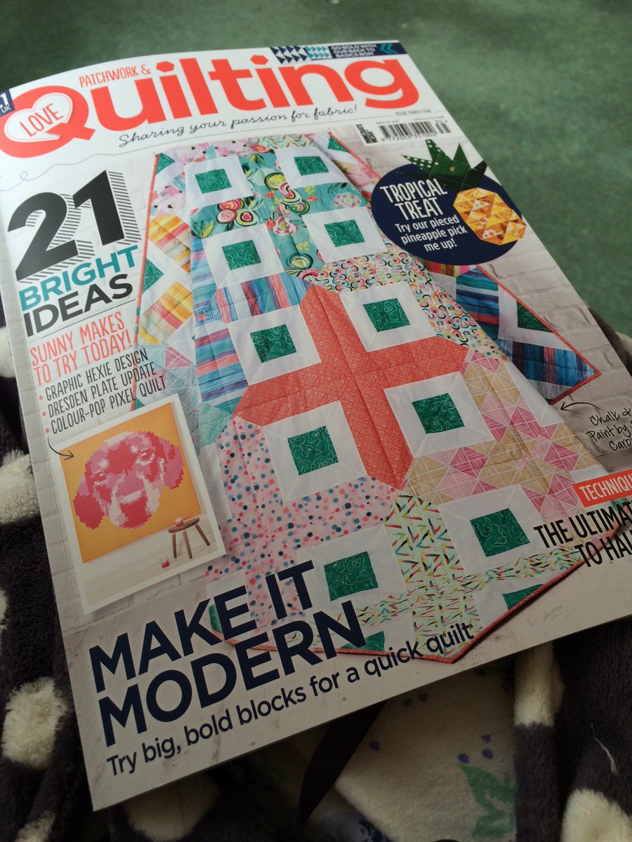 hotchpotch_4's tweet image. reading it now for some new inspiration 😁✂️💜 #patchwork #quilting #lovepatchwork #lovequilting